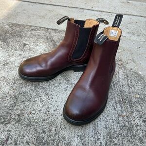 Blundstone Boots, Burgundy Leather, Women’s 10